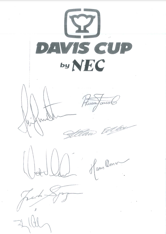 Autografer från spelarna i Davis Cup.