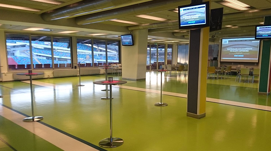 Stor lokal med utsikt över Ullevis innerplan.