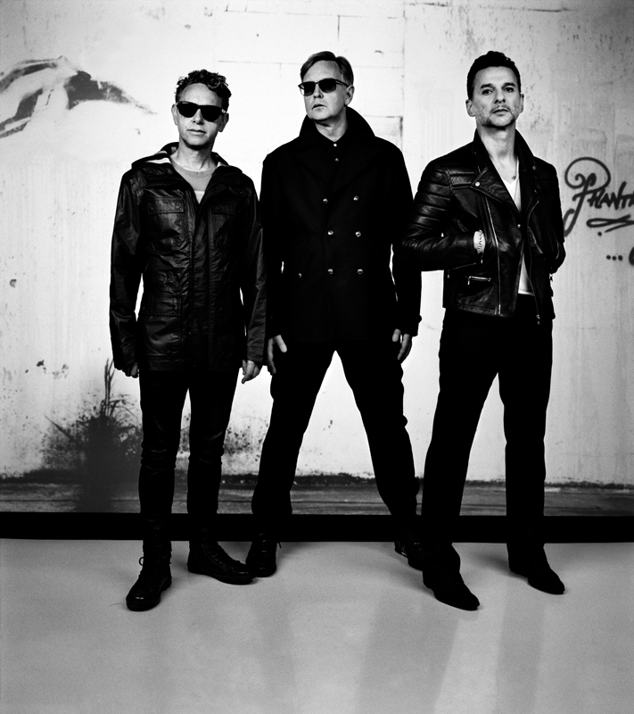 Medlemmarna i Depeche Mode med solglasögon.