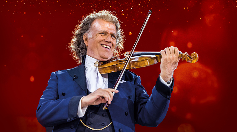 André Rieu spelar på sin violin. 